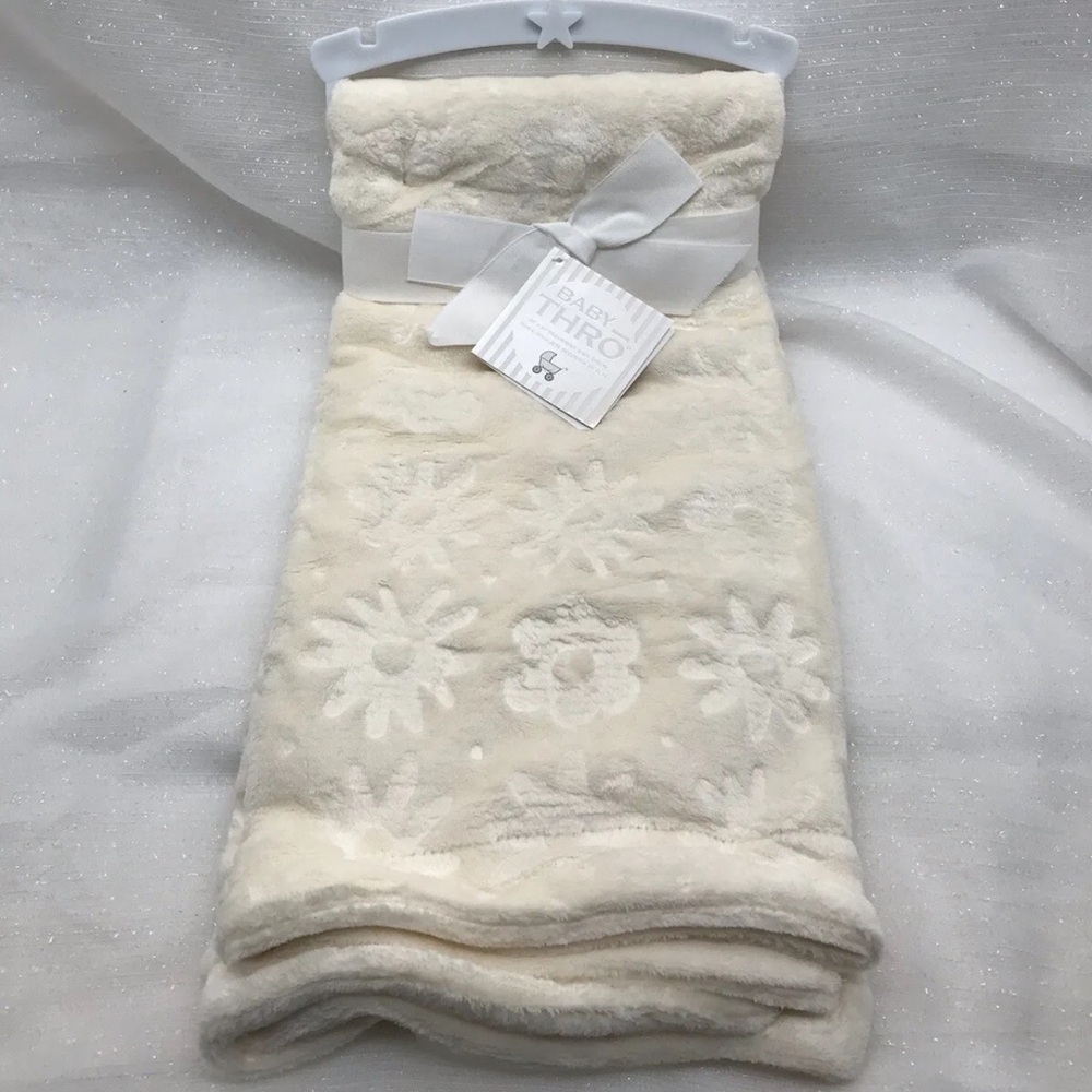 Ivory Daisy Embossed Floral Baby Blanket Lovey Security NWT